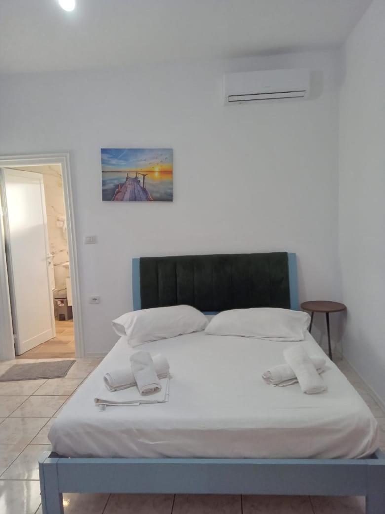 Vila Pasha Sarandë Habitación foto