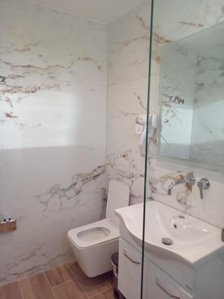 Vila Pasha Sarandë Habitación foto